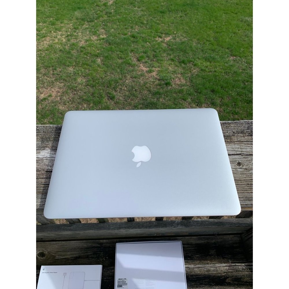 MacBook Air 2016 Bundle 13 Inch Complete In Box Mint Two Magsafe Power Adapters - Picture 3 of 12